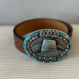 Western-style belt buckle with a cowboy hat design - adjustable 26-32”